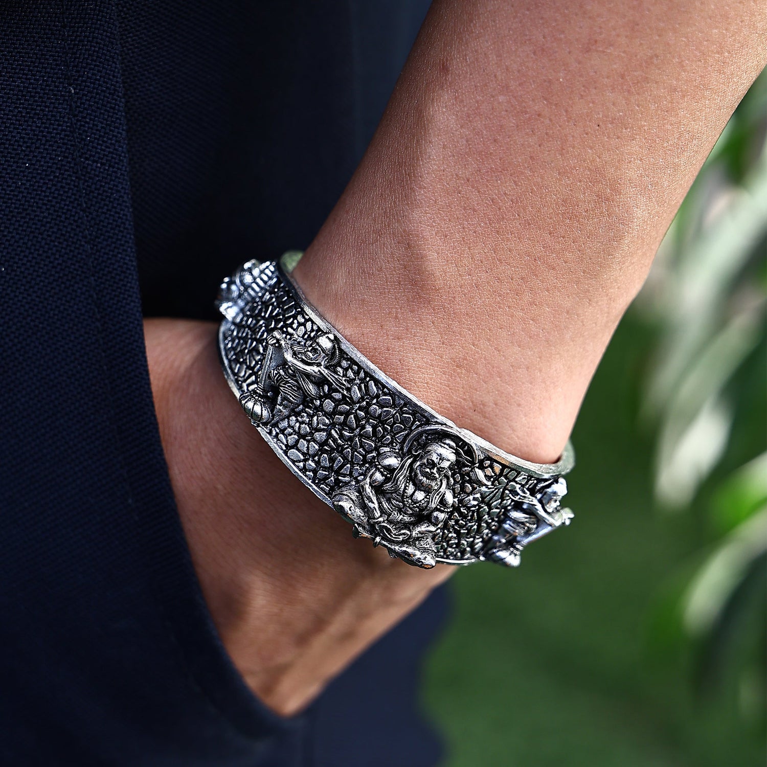 Hanuman Ji Kada – Silver Oxidized Spiritual Kada for Strength, Protection & Courage