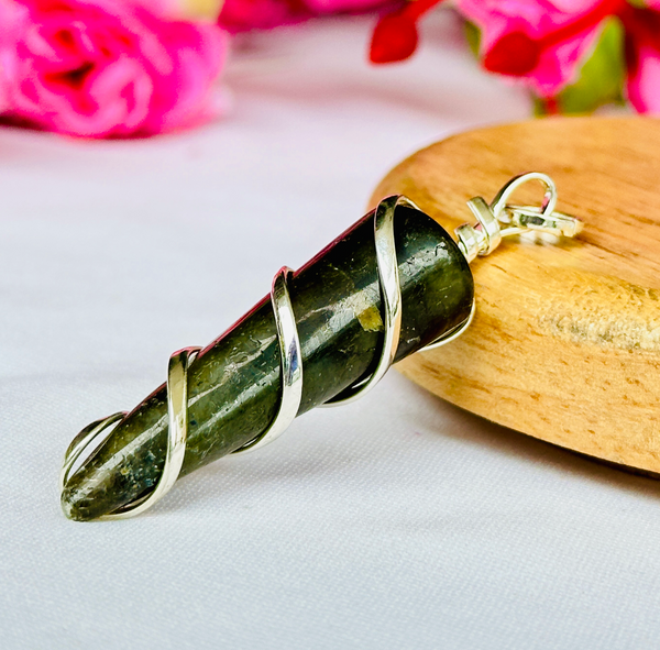 Labradorite Shingdi Pendant