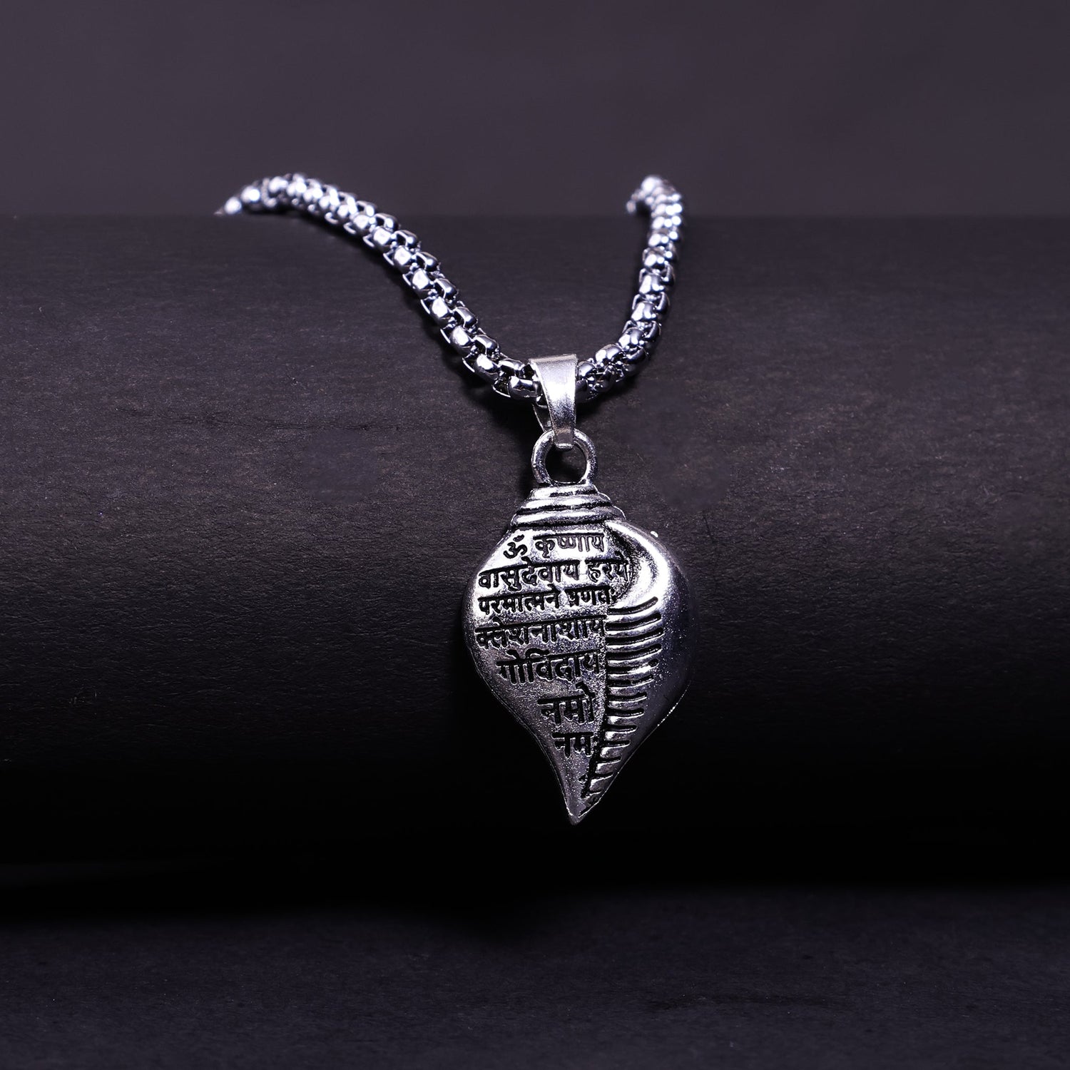 Krishna Vasudevaya Mantra Shankh Pendant